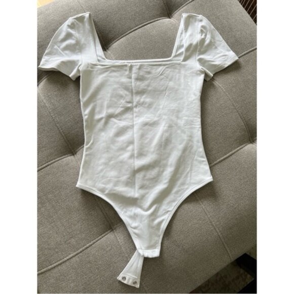 nwot Babaton contour squareneck short sleeve bodysuit S - Picture 3 of 3